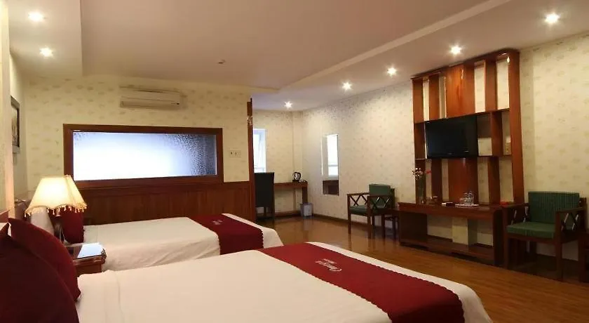 Omega Da Nang Beach Hotel 2*,