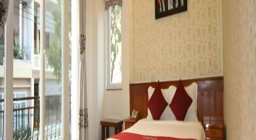 Omega Da Nang Beach Hotel 2*,